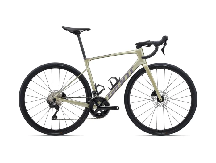 Giant Defy Advanced 2 - 2024 - 28 Zoll - Diamant