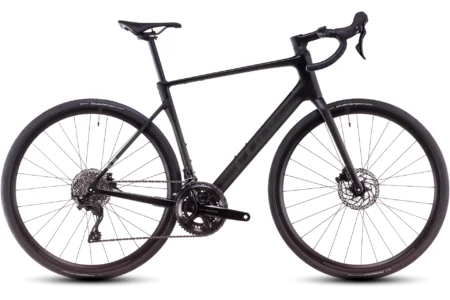 Cube Attain C:62 Race - 2025 - 28 Zoll - Diamant