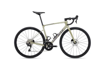 Giant Defy Advanced 2 - 2024 - 28 Zoll - Diamant
